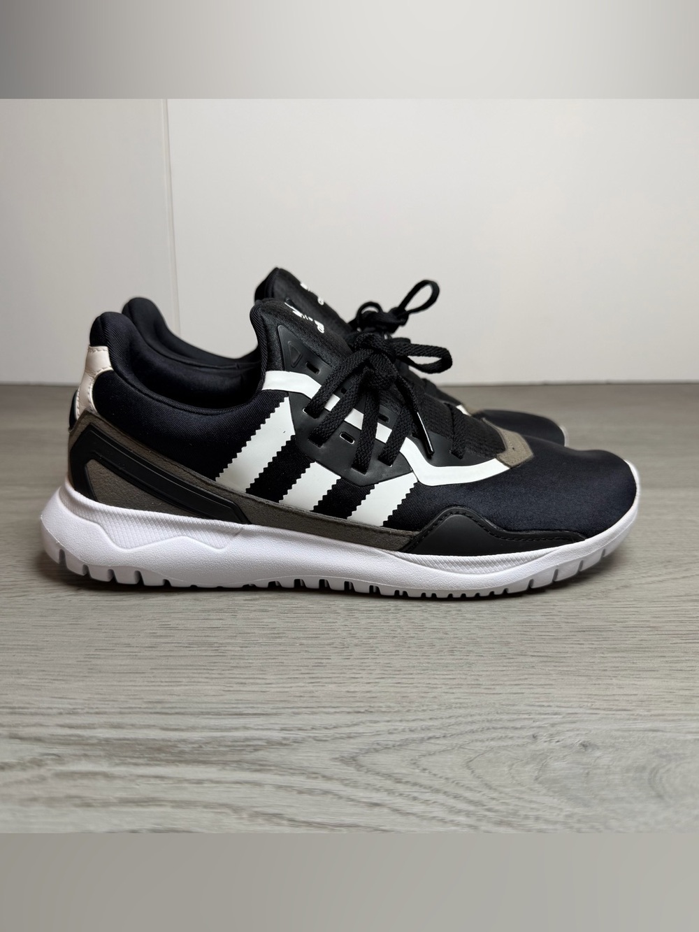 Adidas Originals Flex Low FX5319 Women 7.5 Youth 6.5Y Black White Sneakers EUC